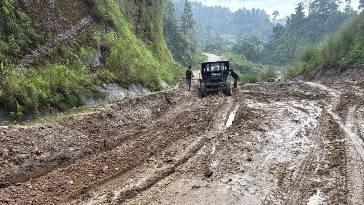 दमक–चिसोपानी सडकमा मालवाहक सवारीसाधन सञ्चालनमा रोक