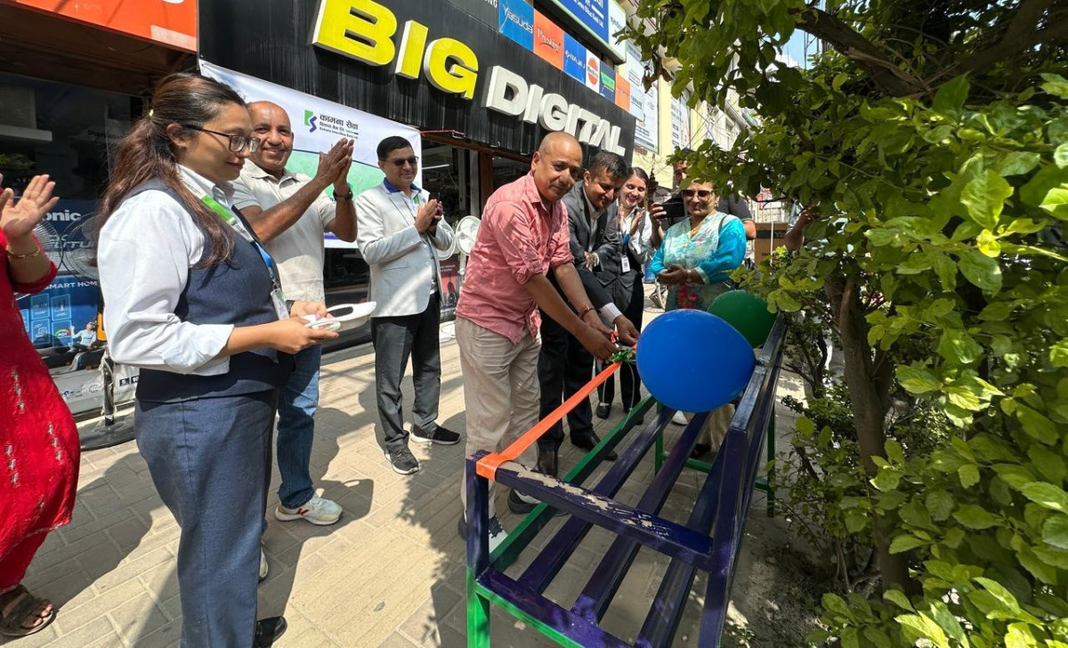 बैंकिङसँगै जनसुविधामा पनि कामना सेवा विकास बैंकको जोड, कुमारीपाटी–जावलाखेलमा ५ प्रतीक्षालय बेन्च